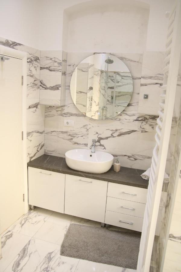 Natalie'S Royal M Appartement Belgrado Buitenkant foto